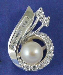 925銀飾批發(fā)定制 戒指、吊墜與鑲嵌工藝的完美結(jié)合